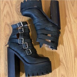 Jeffrey Campbell Xfile Boot 👀 looking to buy !